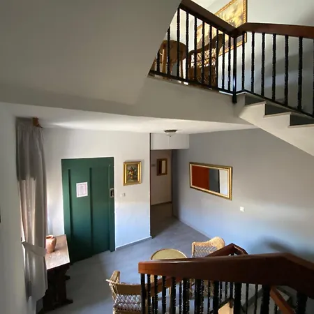 Munoz فندق موتريل